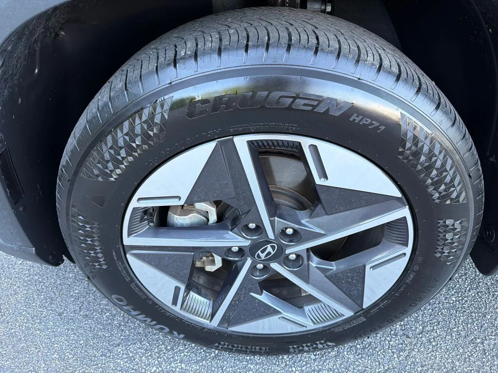 Used 2025 Gray Hyundai SEL Convenience image 11