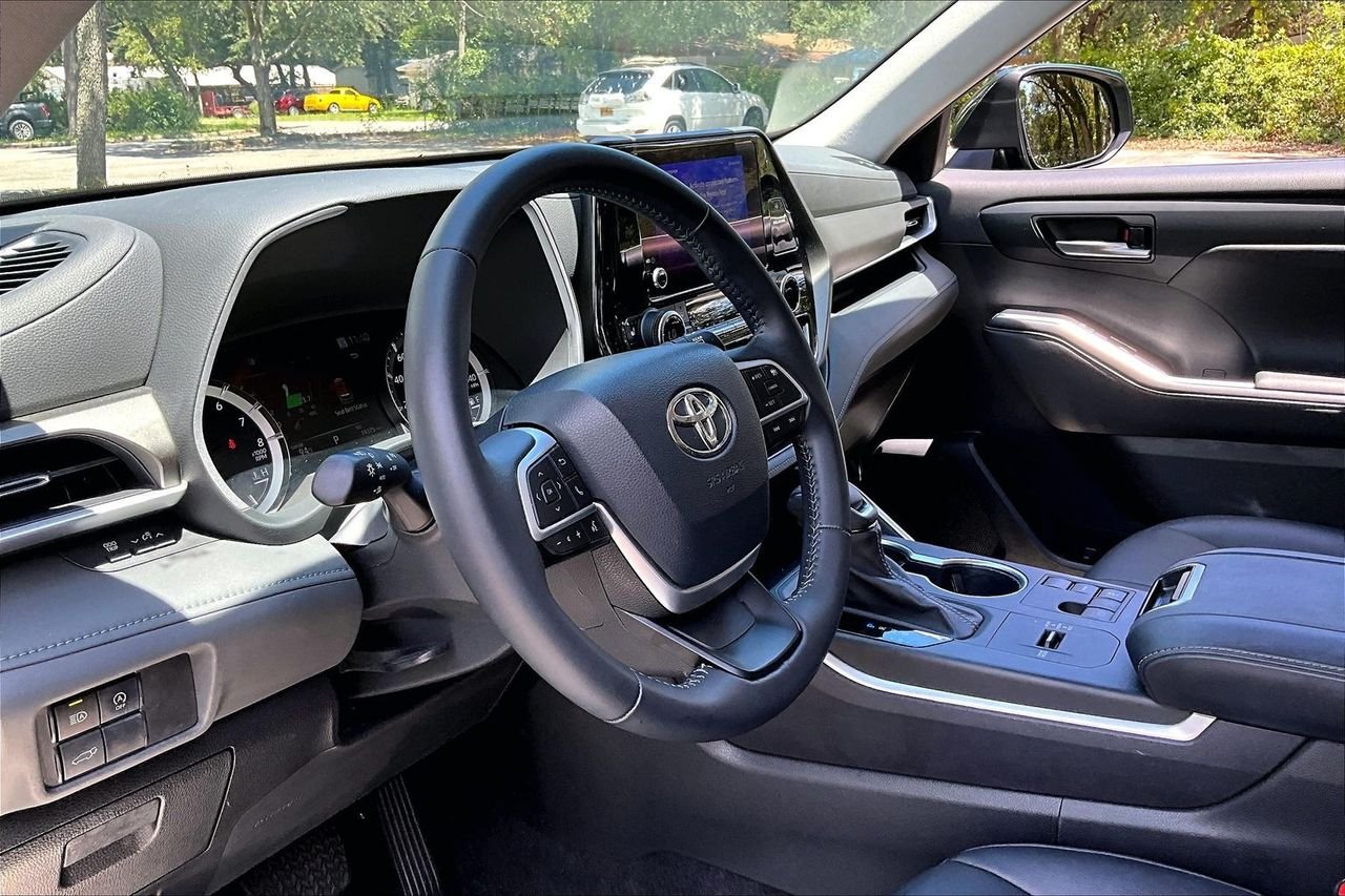 Used 2023  Toyota XLE image 14