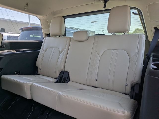 Used 2020 White Ford Platinum image 28