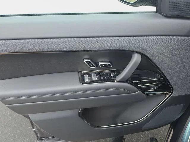 New 2026 Carpathian Grey Land Rover Dynamic SE image 19