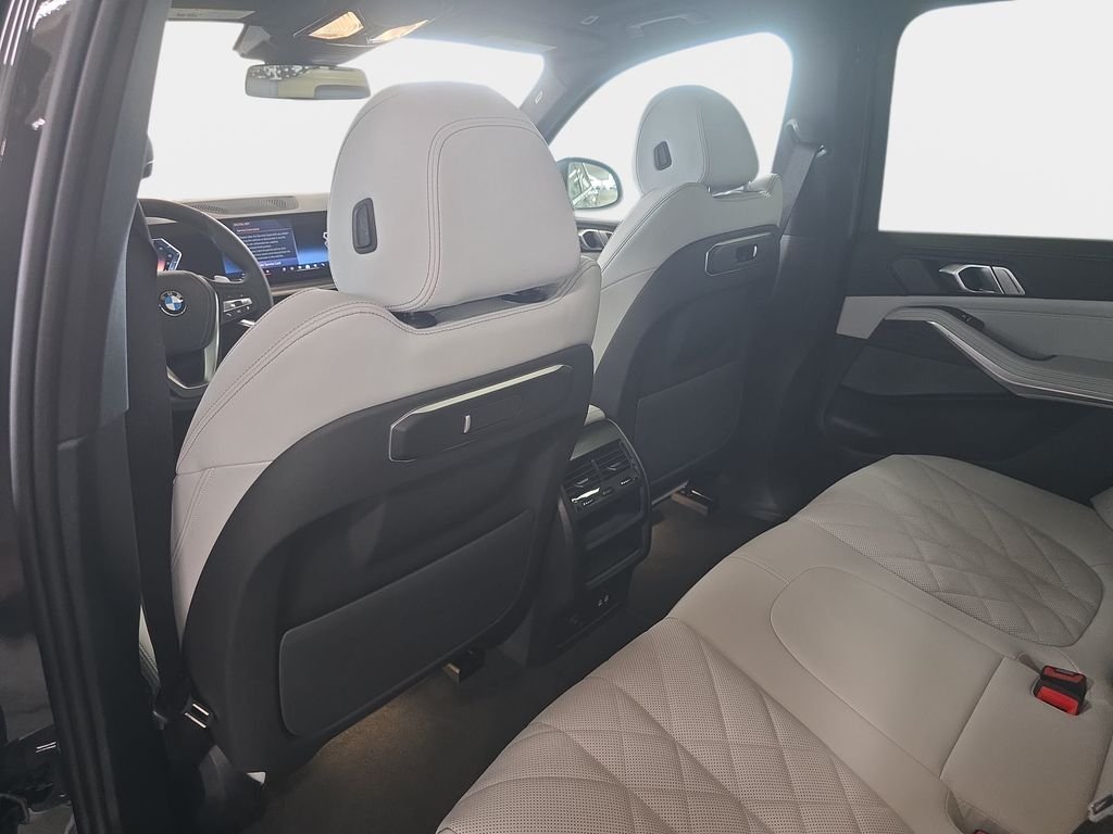 New 2026 Dravit Grey Metallic BMW sDrive40i image 8