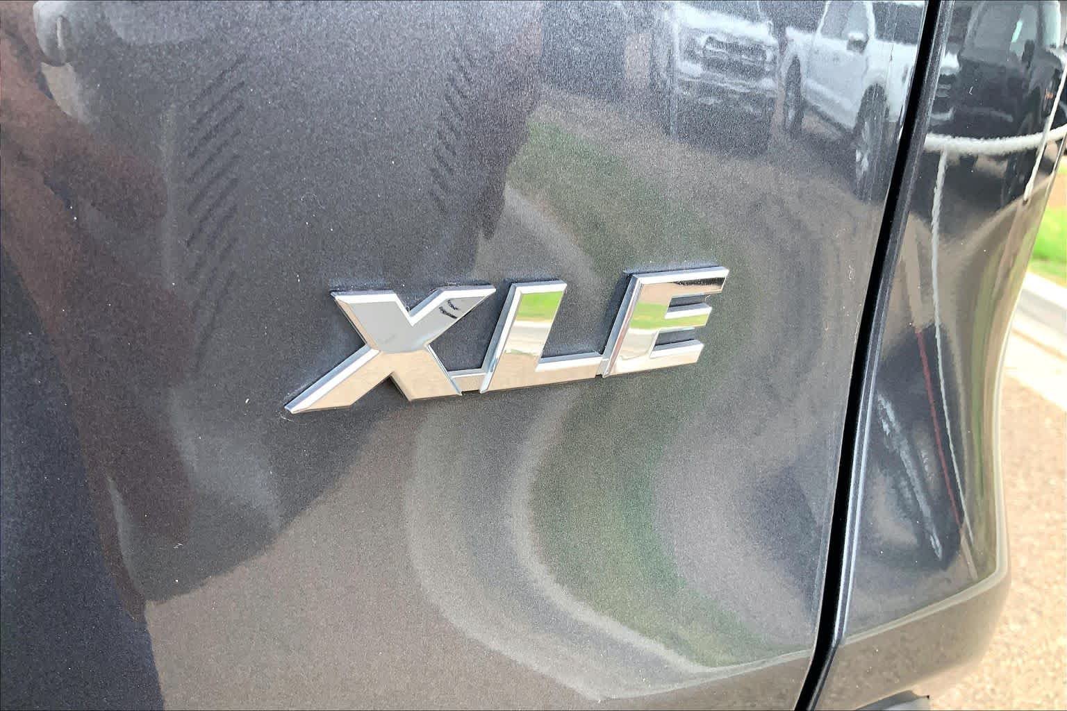 Used 2020 Magnetic Gray Metallic Toyota XLE Premium image 10