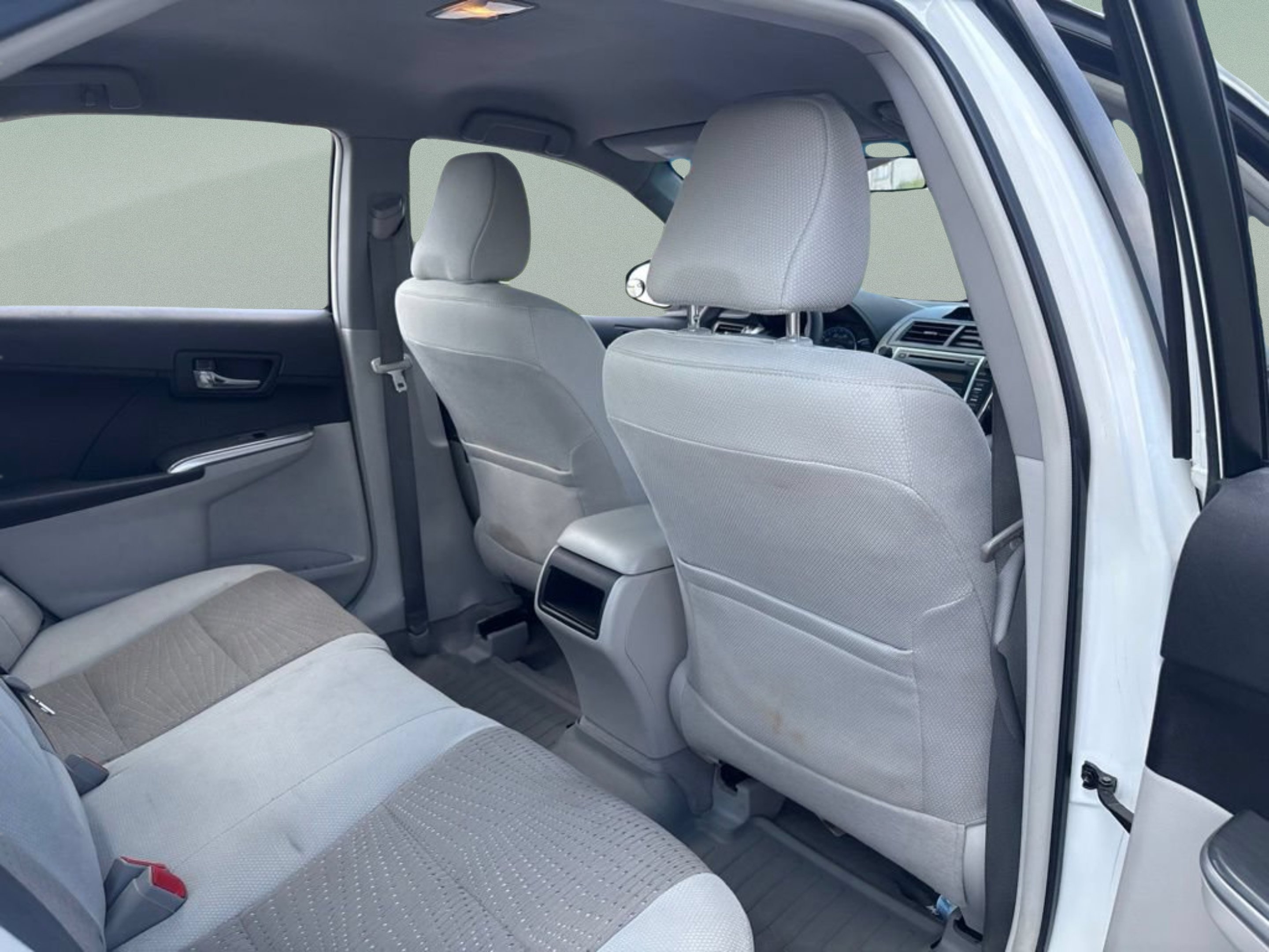Used 2012 Super White Toyota LE image 23