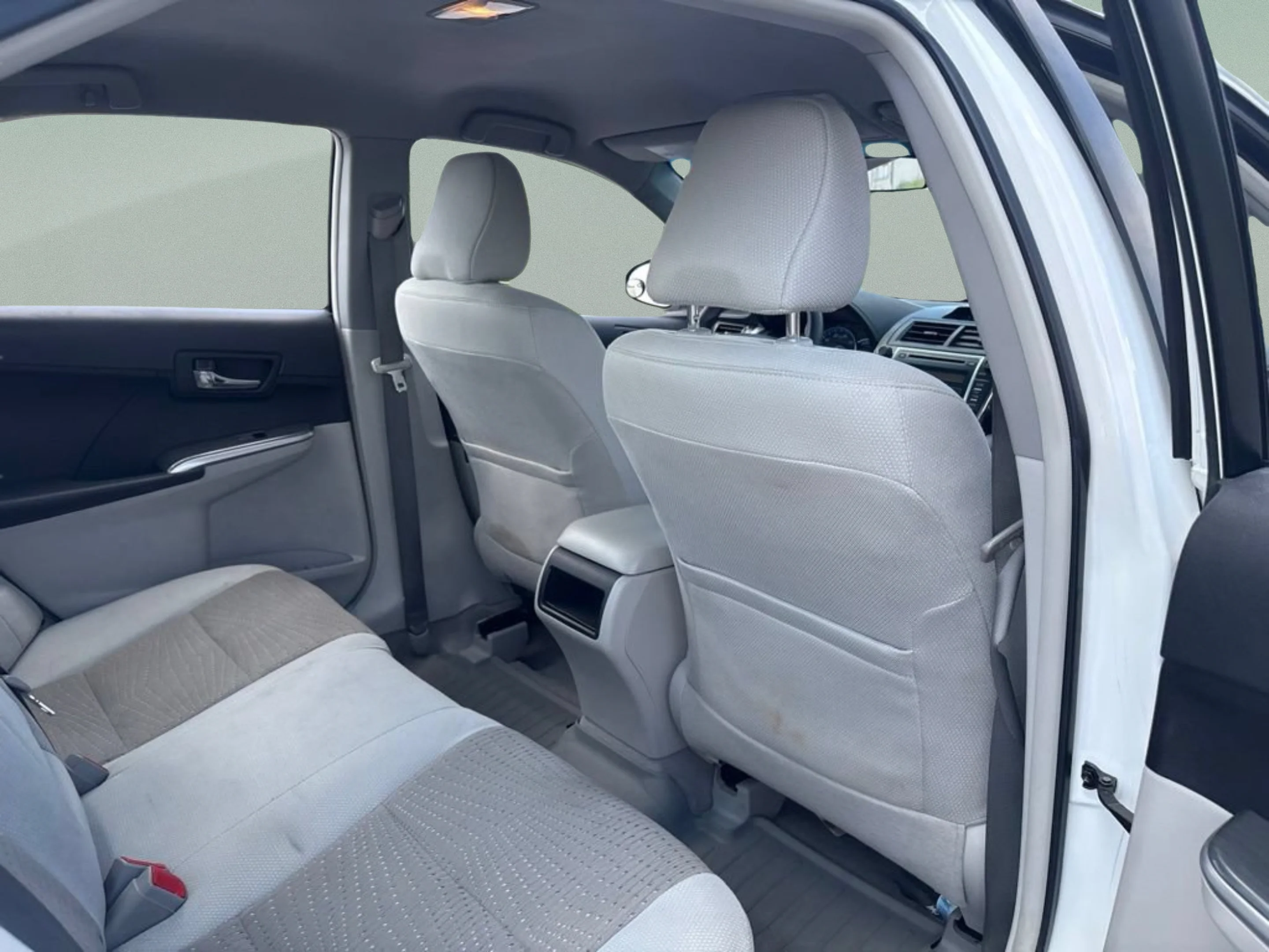 Used 2012 Super White Toyota LE image 23