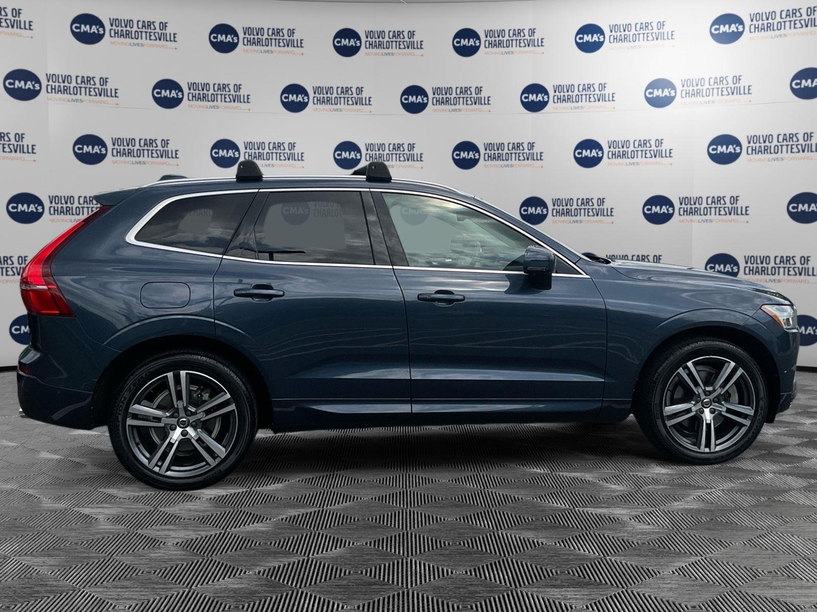 Used 2018 Denim Blue Metallic Volvo Momentum image 6