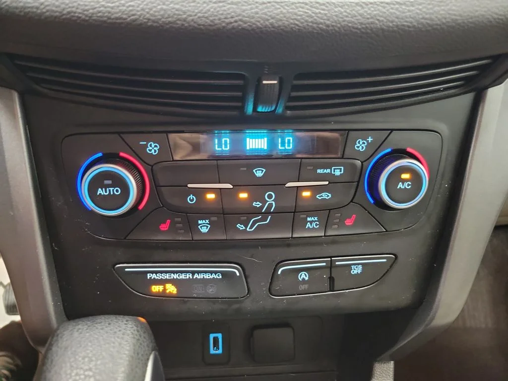 Certified Used 2018 Blue Ford SE image 35