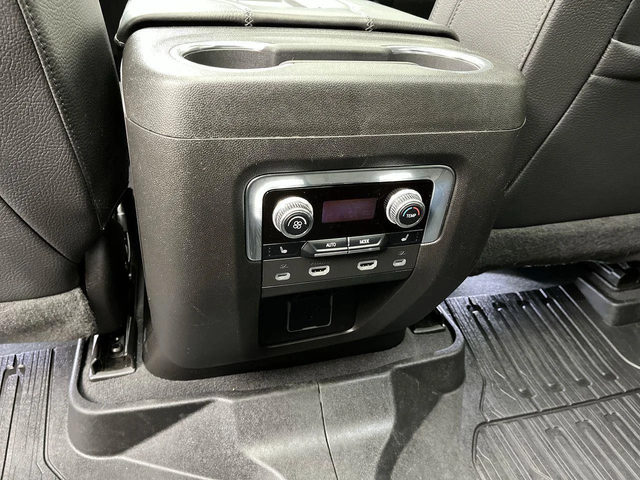2023 GMC Yukon XL Denali - Photo 15
