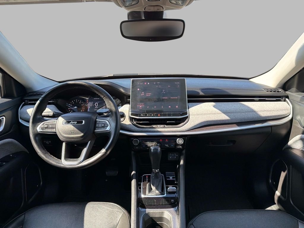 Used 2022 Black Jeep Latitude Lux image 21