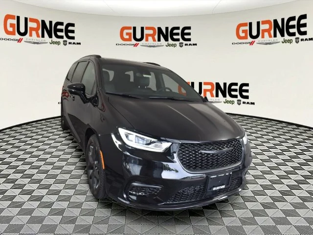 New 2026 Diamond Black Crystal Pearl-Coat Exterior Paint Chrysler Select image 9