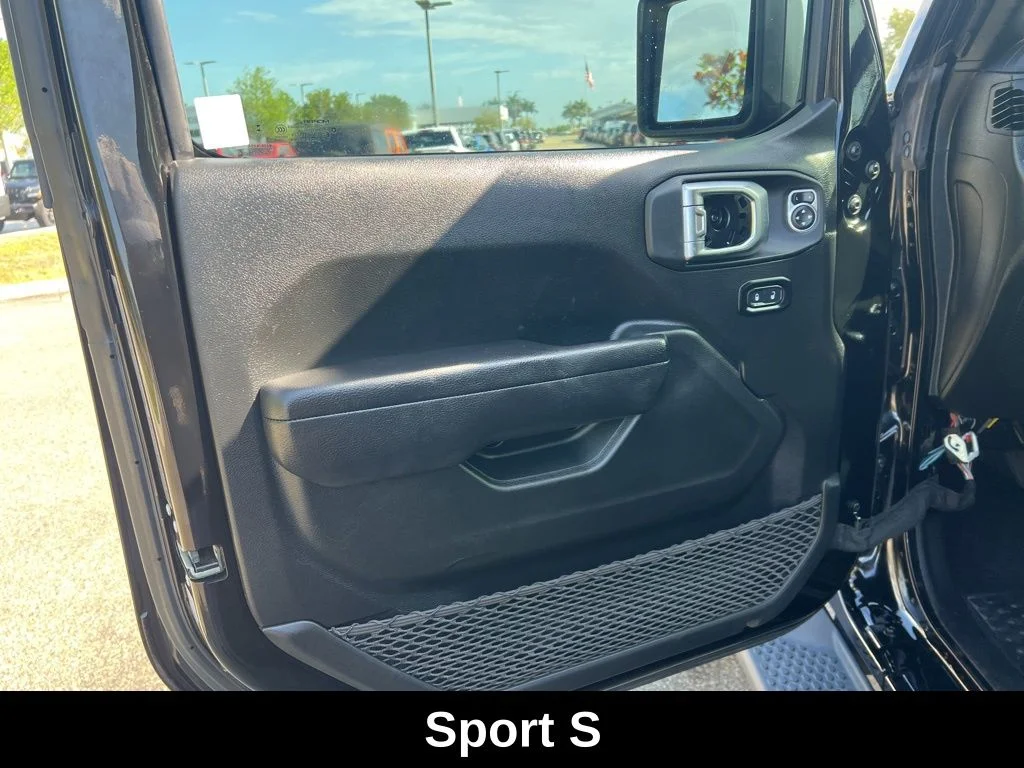 Used 2023 Black Jeep Sport S image 30
