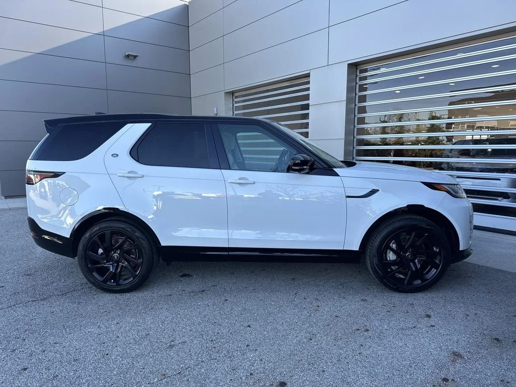 Certified Used 2025 White Land Rover Dynamic SE image 8