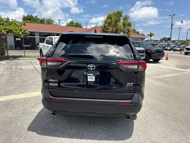 2025 Toyota RAV4 XLE - Photo 13