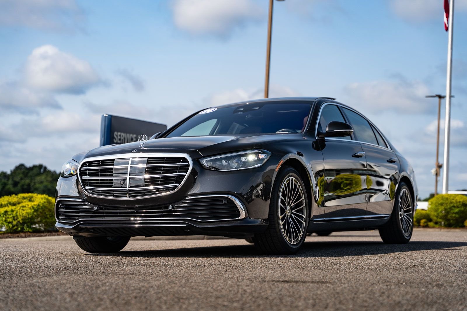 Used 2024  Mercedes-Benz S 580 image 2