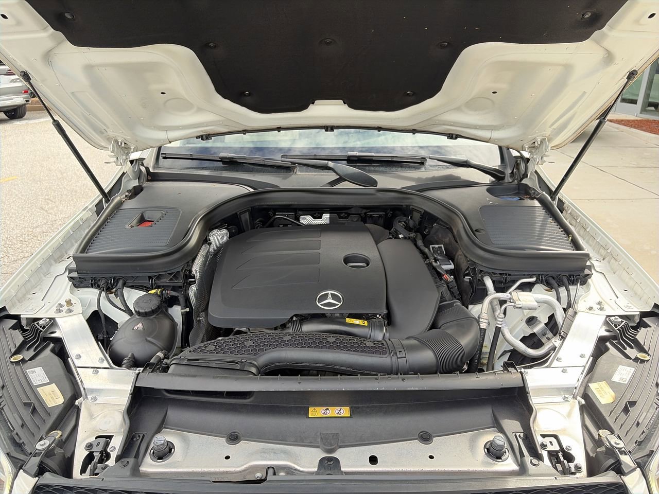Used 2020 designo Diamond White Metallic Mercedes-Benz GLC 300 image 40