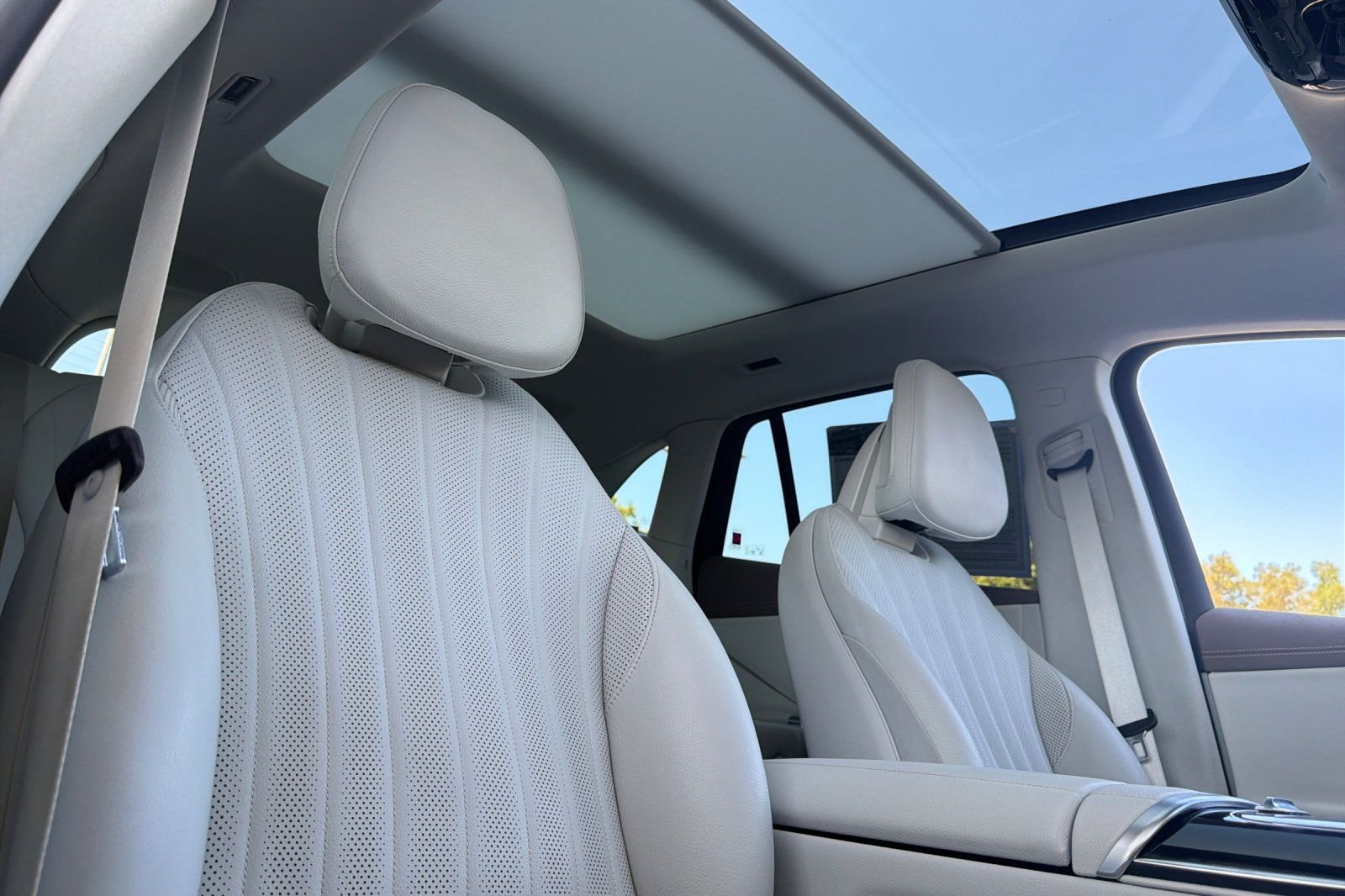 Certified Used 2023 Gray Mercedes-Benz 500 SUV image 3