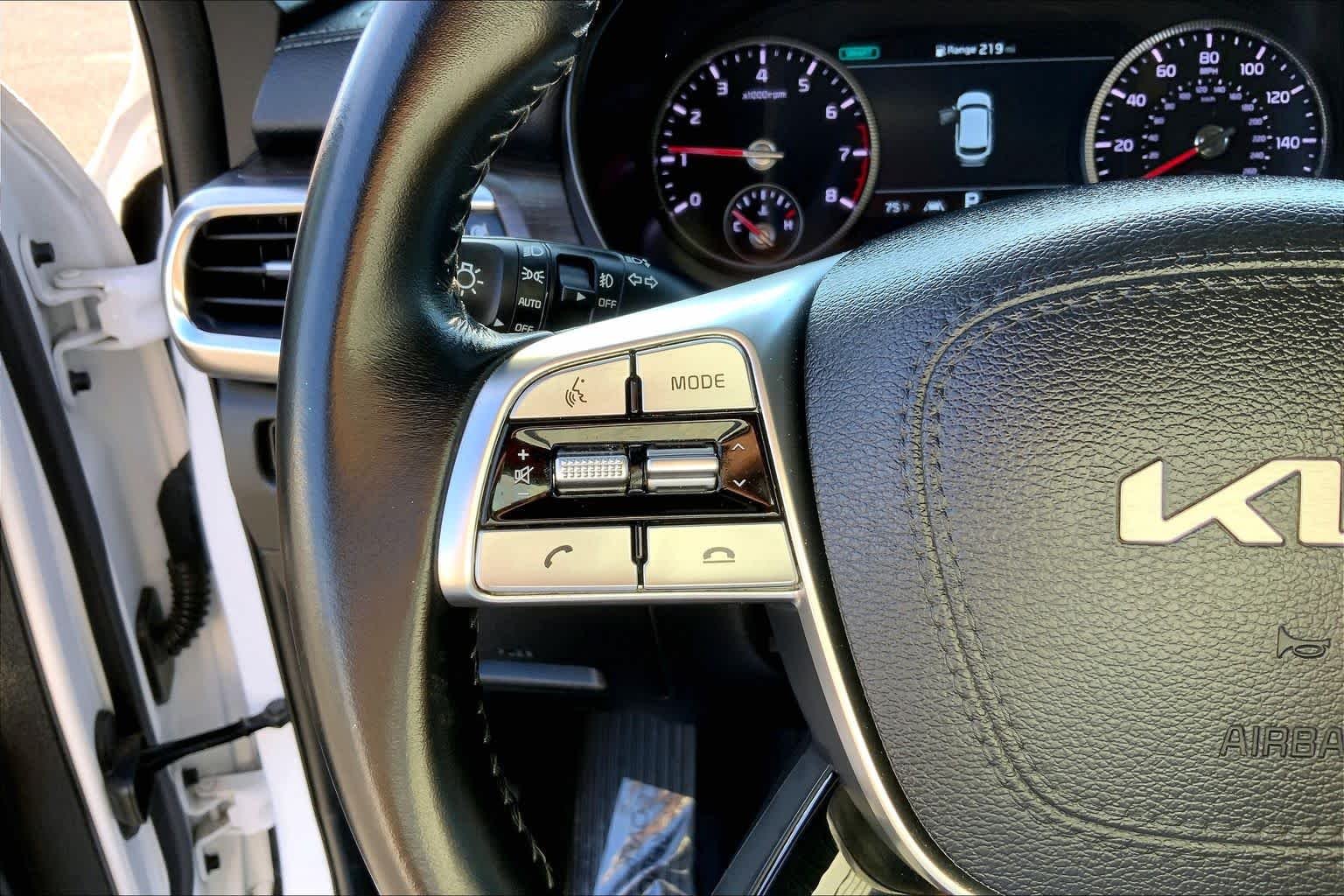 Used 2022 Glacial White Pearl Kia SX image 22