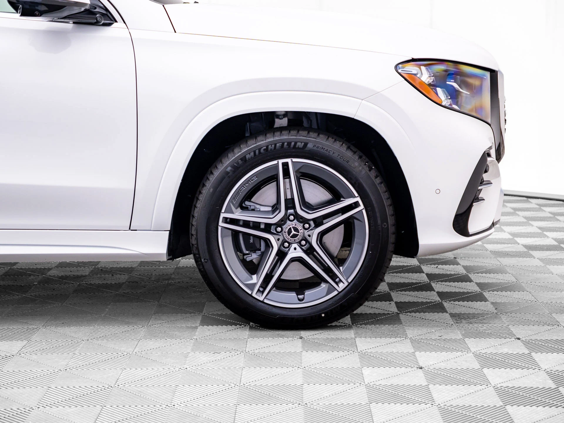 New 2027 White Mercedes-Benz GLS 450 image 40
