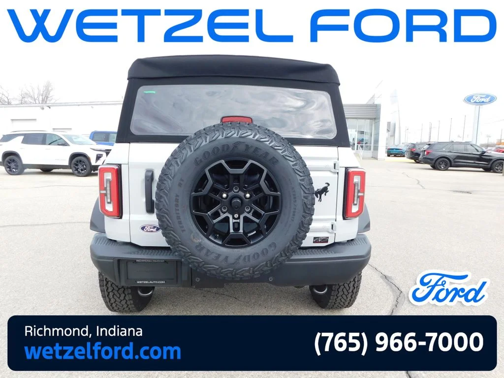 New 2026 Avalanche Gray Ford Badlands® image 4