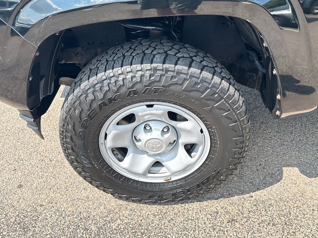 Used 2018 Black Toyota SR5 image 38