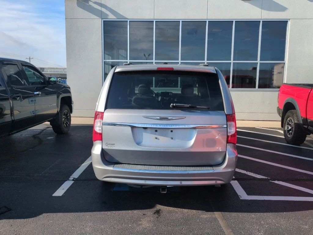 Used 2014 Billet Silver Metallic Clearcoat Chrysler Touring-L image 7