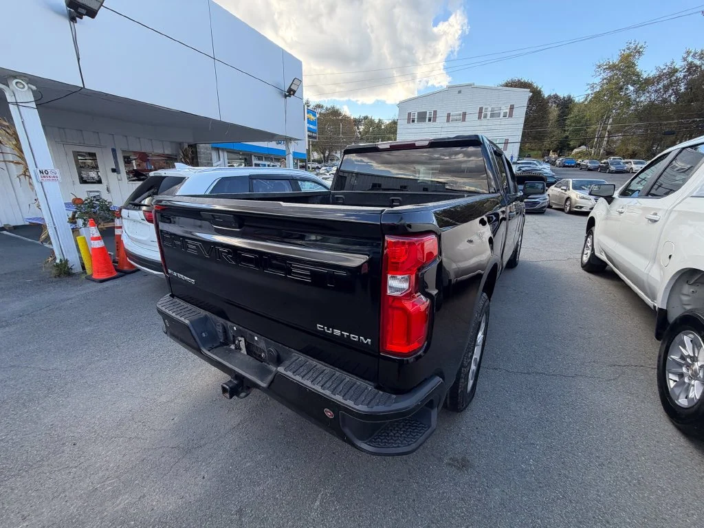Used 2021 BLACK Chevrolet Custom image 5