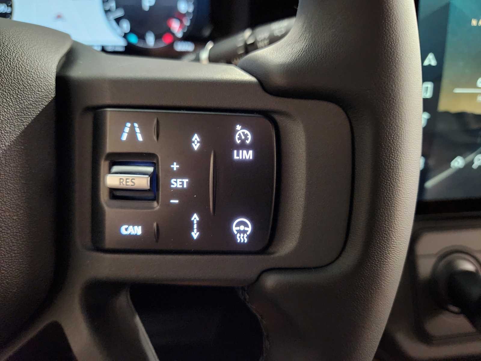 New 2026 Fuji White Land Rover X-Dynamic SE image 28