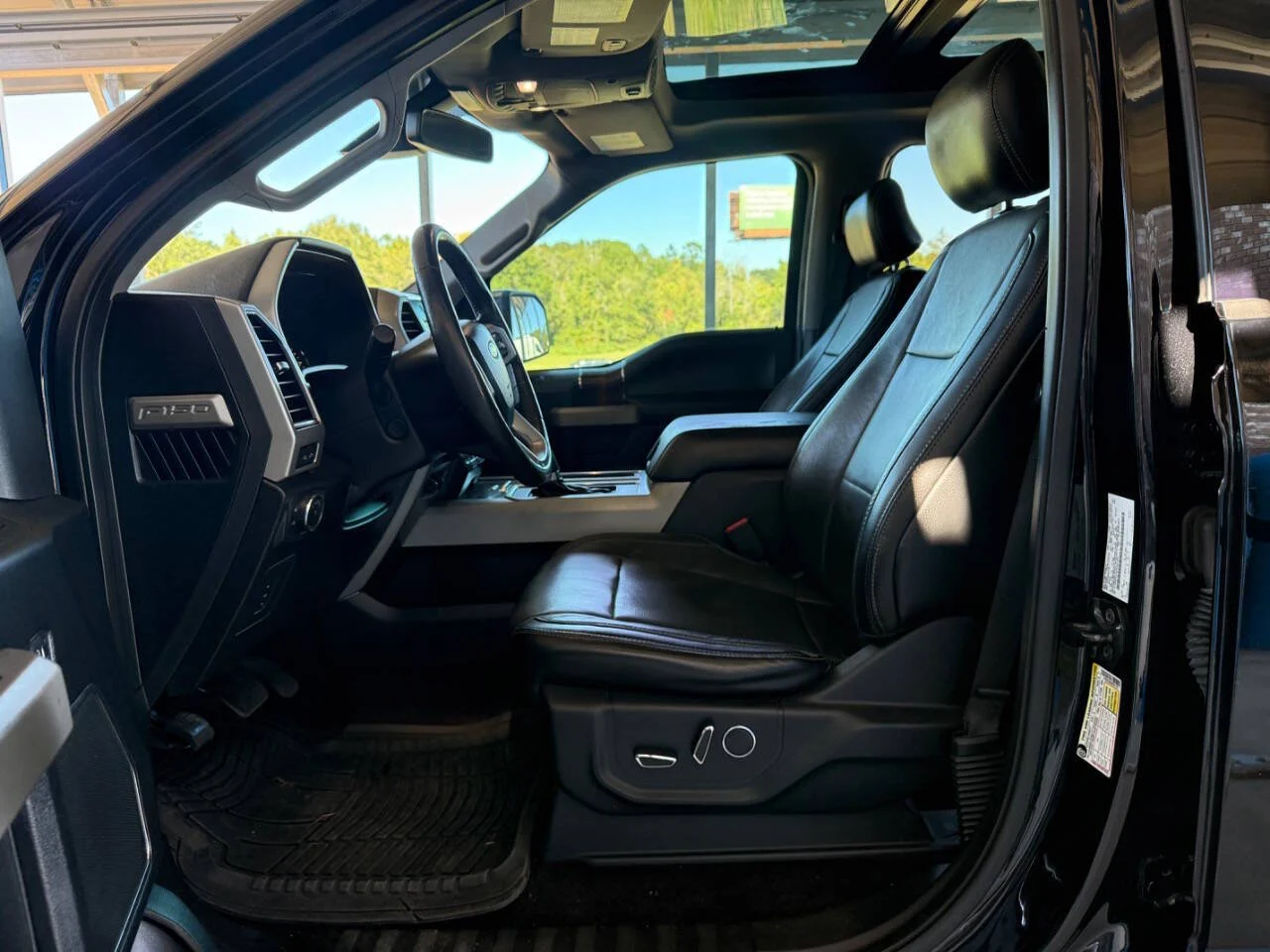 Used 2017 Black Ford Lariat 4x4 4dr SuperCrew 5.5 ft. SB image 16