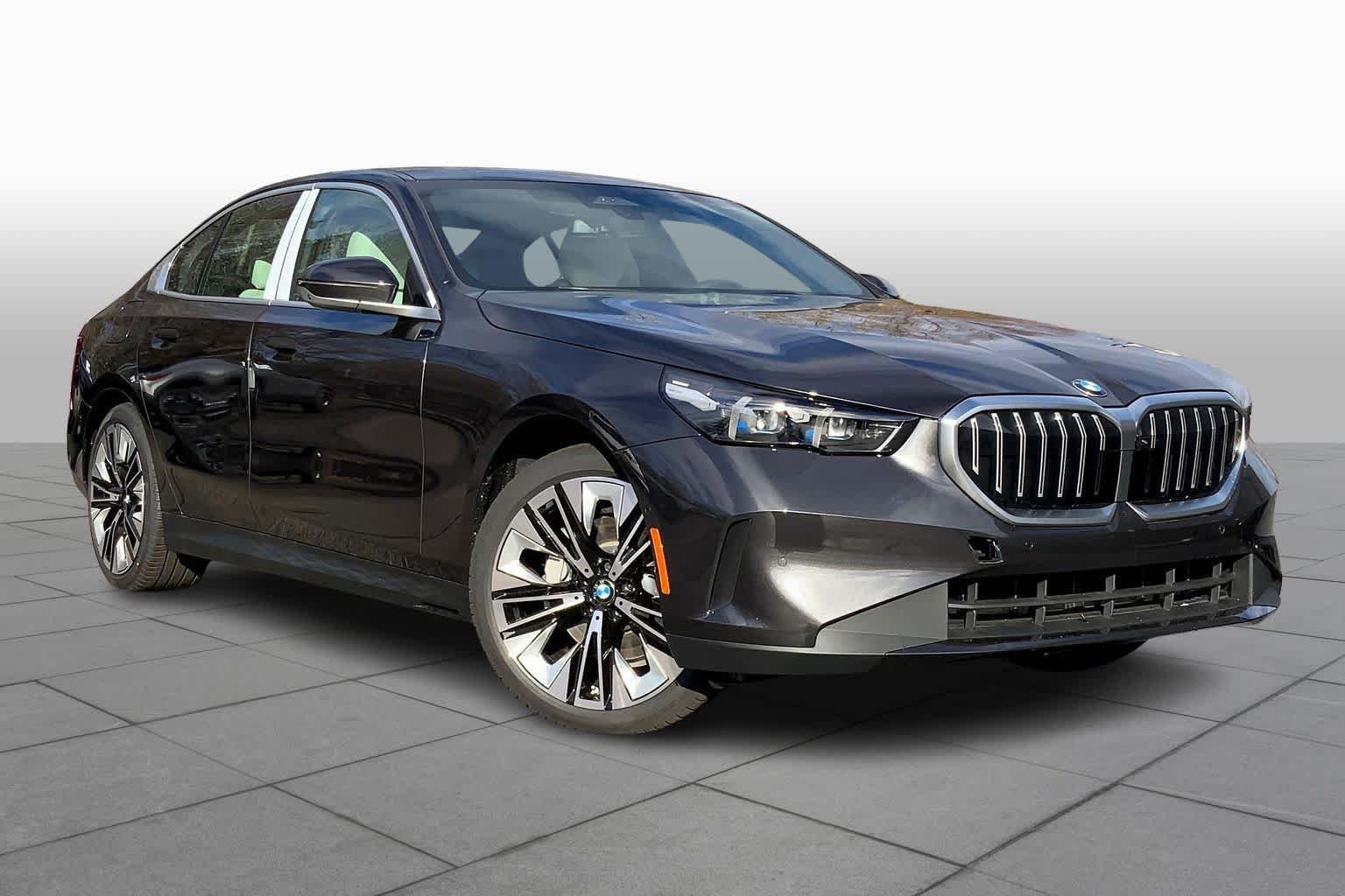 New 2026 Dark Graphite Metallic BMW 530i xDrive image 2