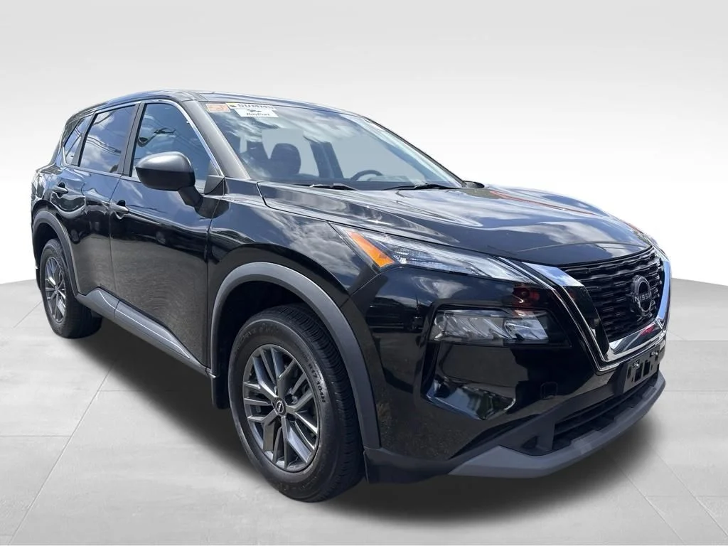 Used 2023 Black Nissan S image 5