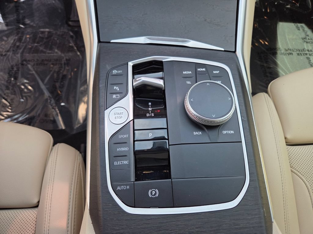 2023 BMW 3 Series 330e - Photo 30