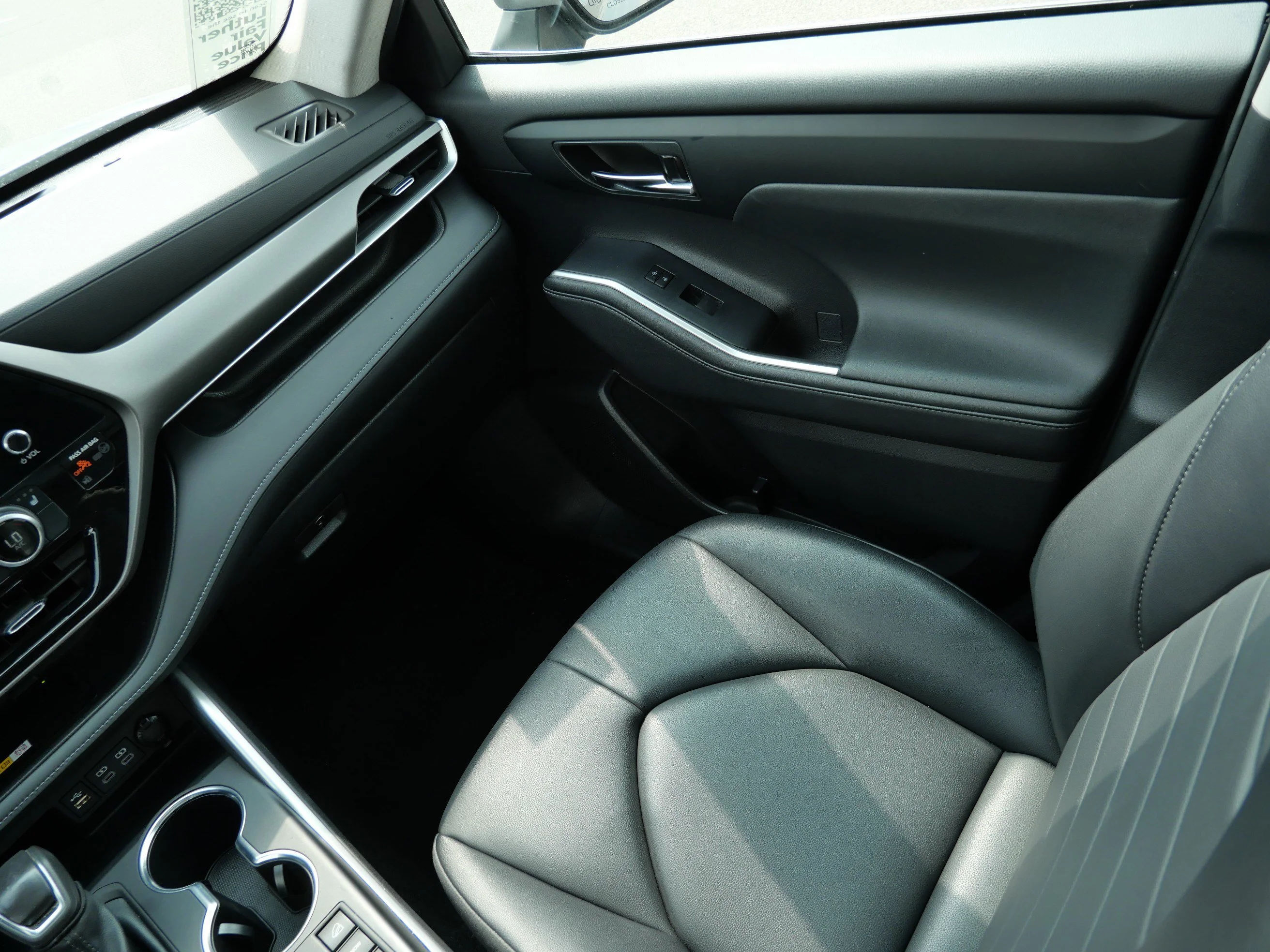 2024 Toyota Highlander XLE - Photo 11