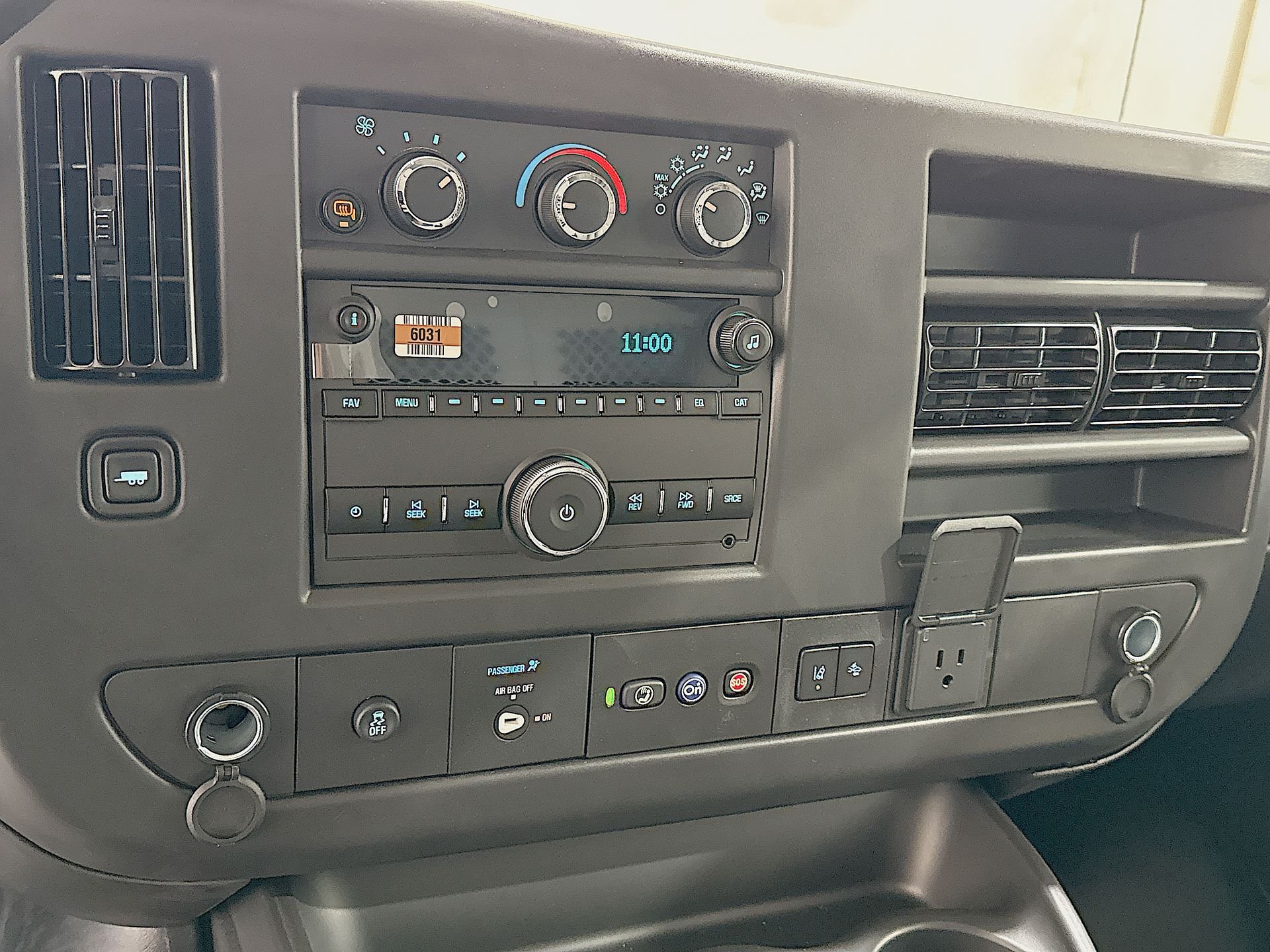 2025 GMC Savana Cargo Work Van - Photo 16