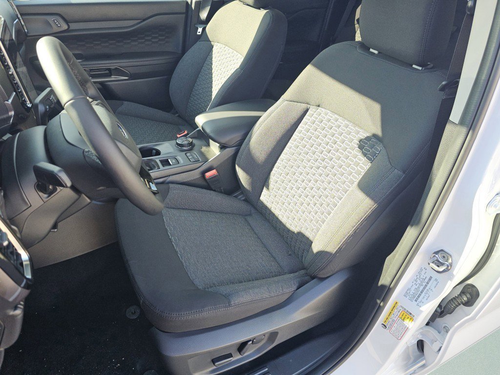 Used 2025 Oxford White Ford XLT image 6