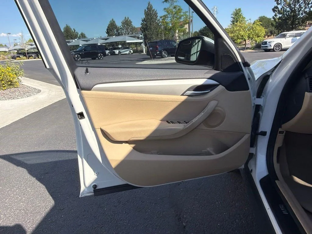 Used 2015 White Metallic BMW sDrive28i image 9