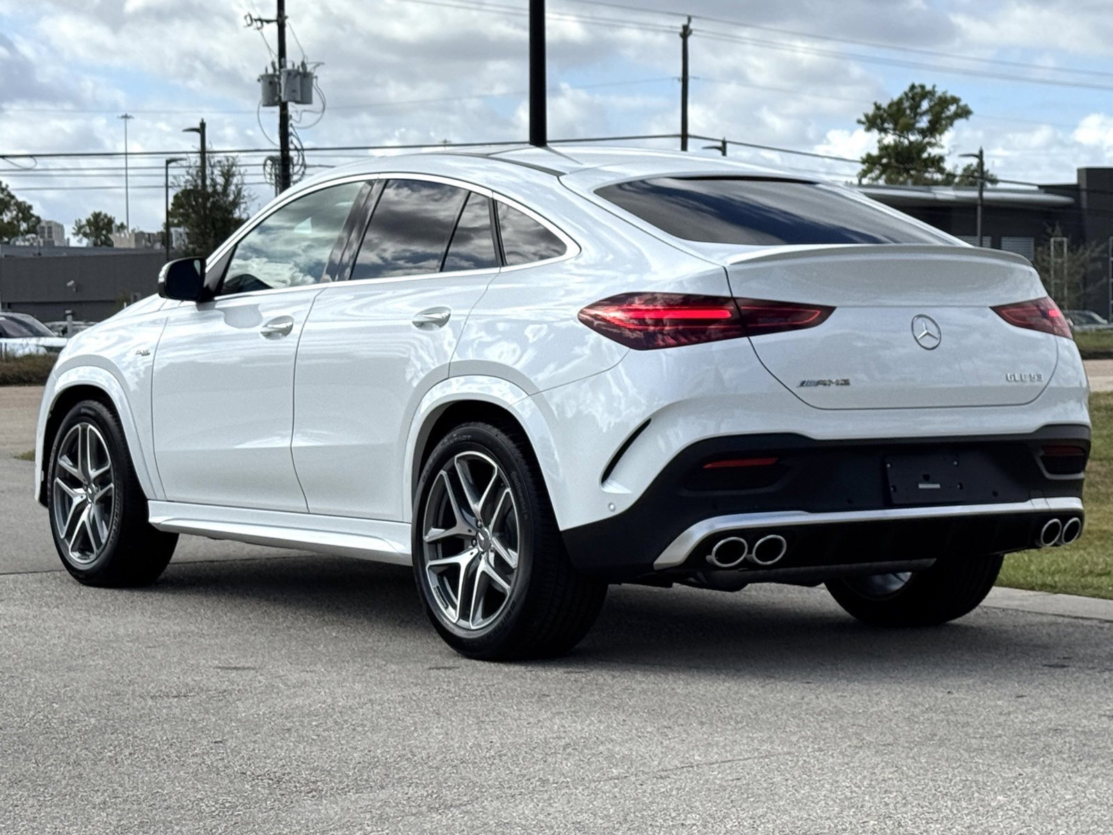 New 2026 MANUFAKTUR Moonlight White Metallic Mercedes-Benz AMG® GLE 53 4MATIC+ Coupe image 28