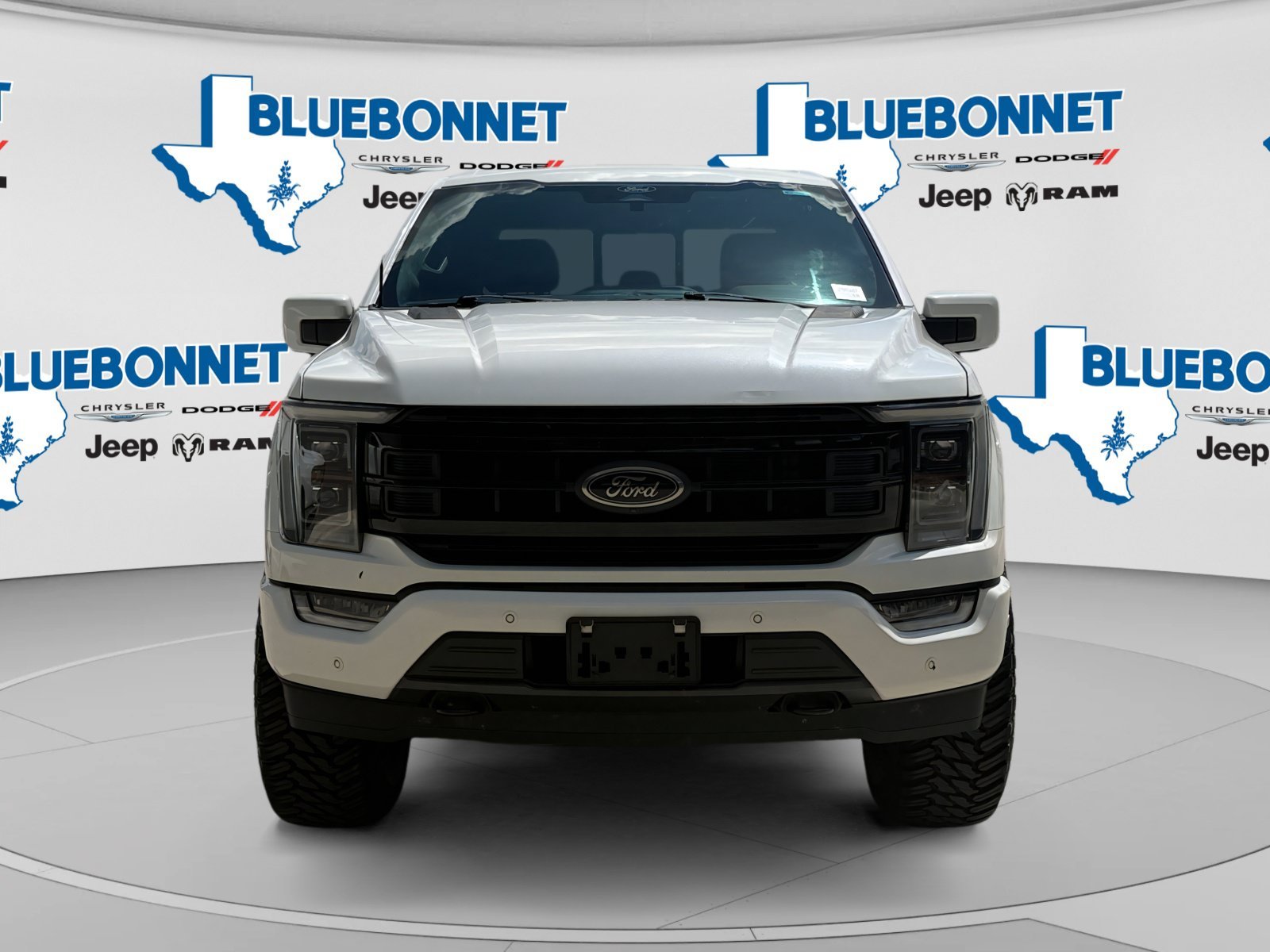 Used 2022 White Metallic Ford Platinum image 2