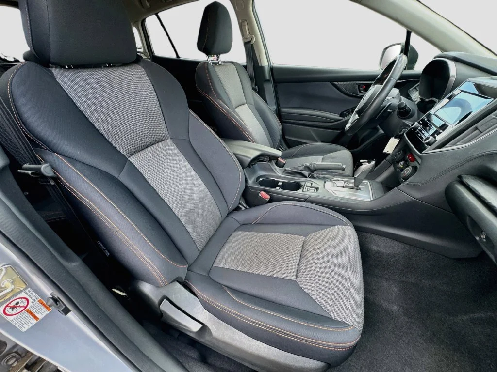 Used 2019 Silver Subaru 2.0i Premium image 32