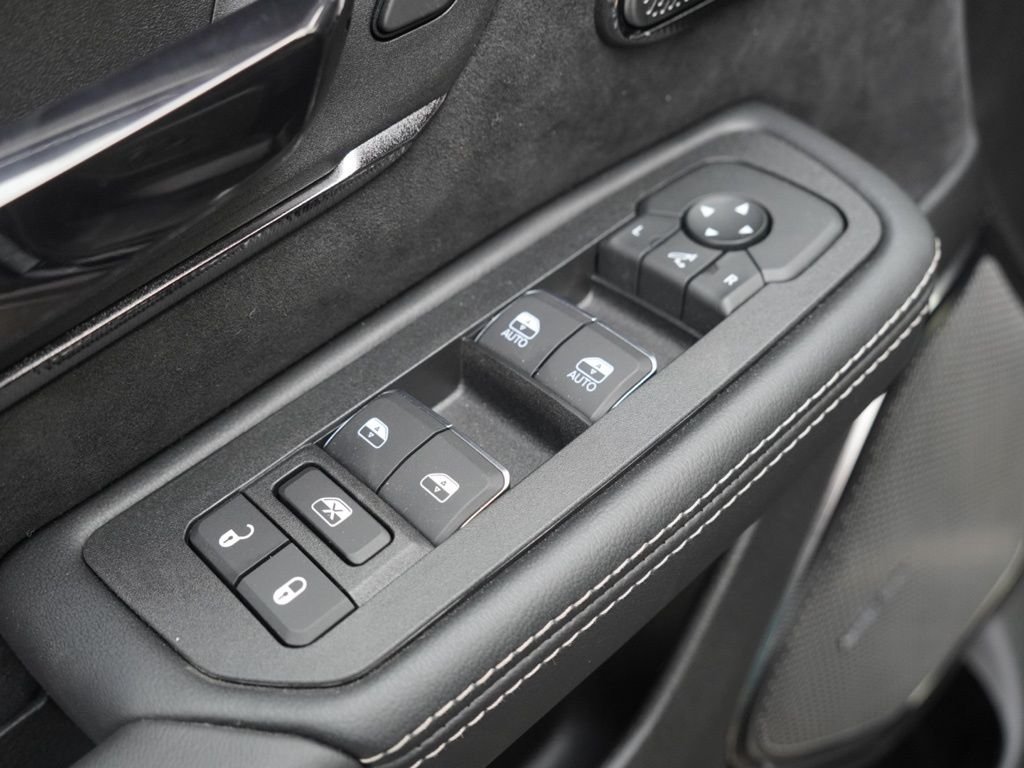 New 2026 Diamond Black Crystal Pearl-Coat Exterior Paint RAM RHO image 11