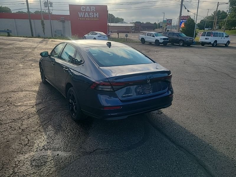 Used 2025  Honda SE image 4