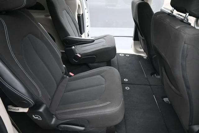Used 2024 White Chrysler LX image 23