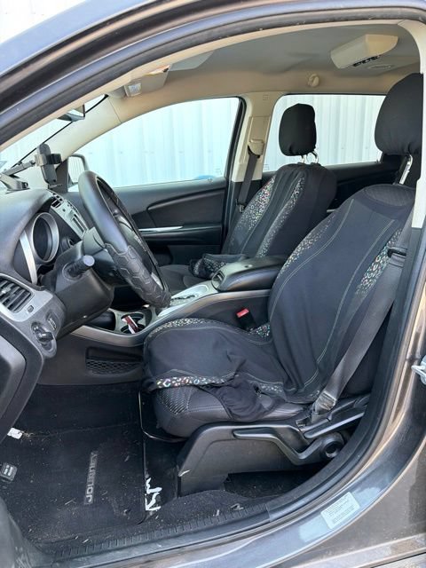 Used 2017 Gray Dodge SE image 13
