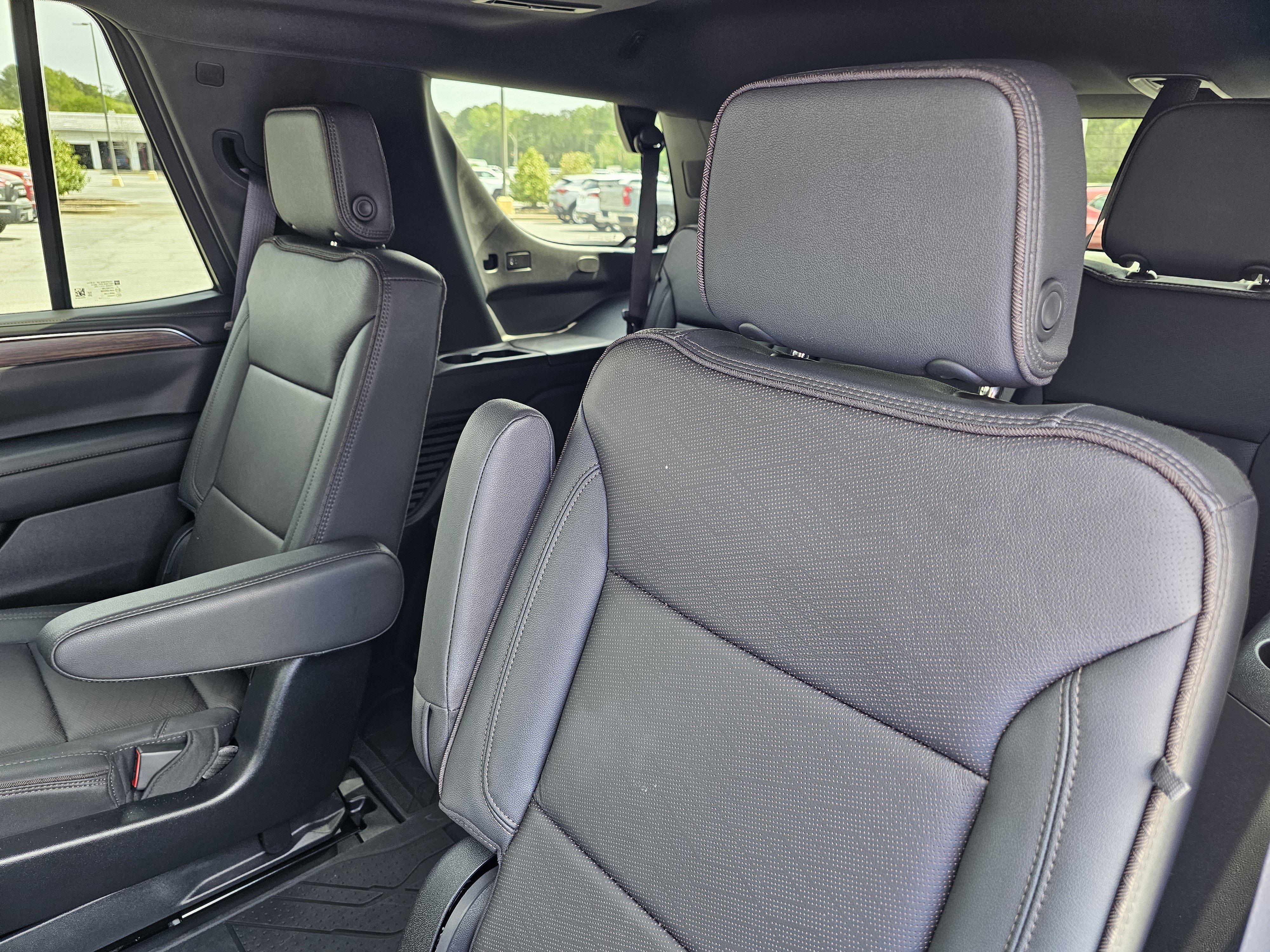 Used 2023 Iridescent Pearl Tricoat Chevrolet High Country image 38