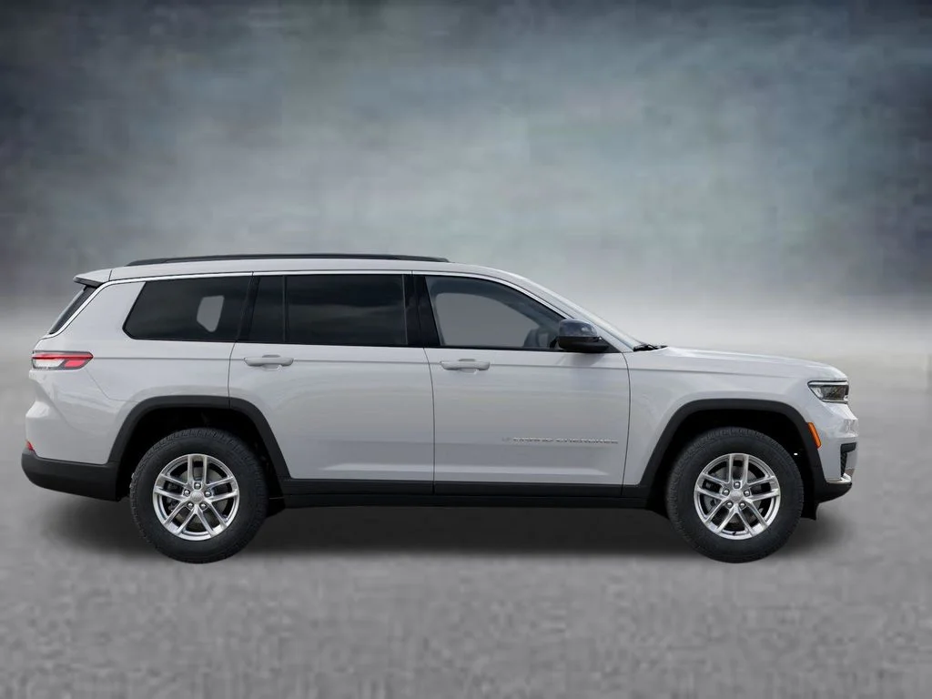 New 2026 Bright White Clear-Coat Exterior Paint Jeep Laredo image 21