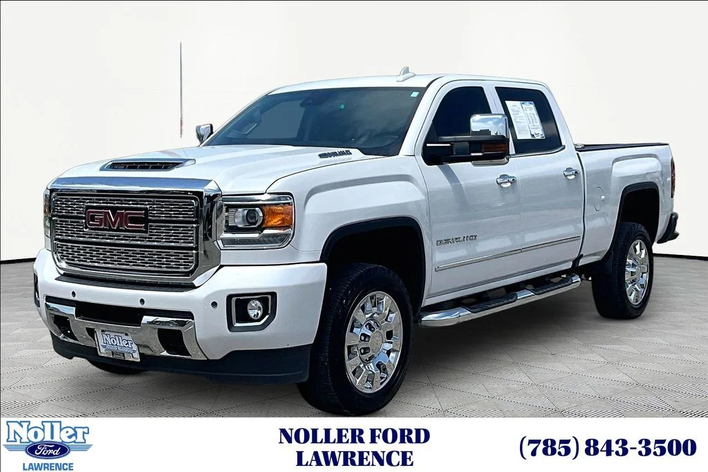 2018 GMC Sierra 4WD Crew Cab Standard Box Denali's photo