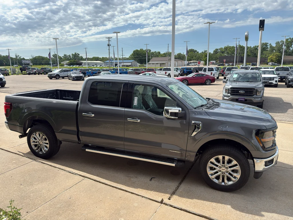New 2026 Carbonized Gray Metallic Ford XLT image 6