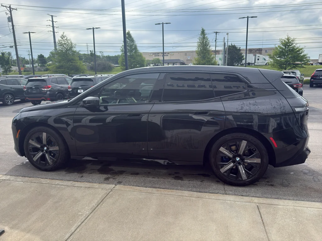 Used 2024 Black Sapphire Metallic BMW M60 image 6