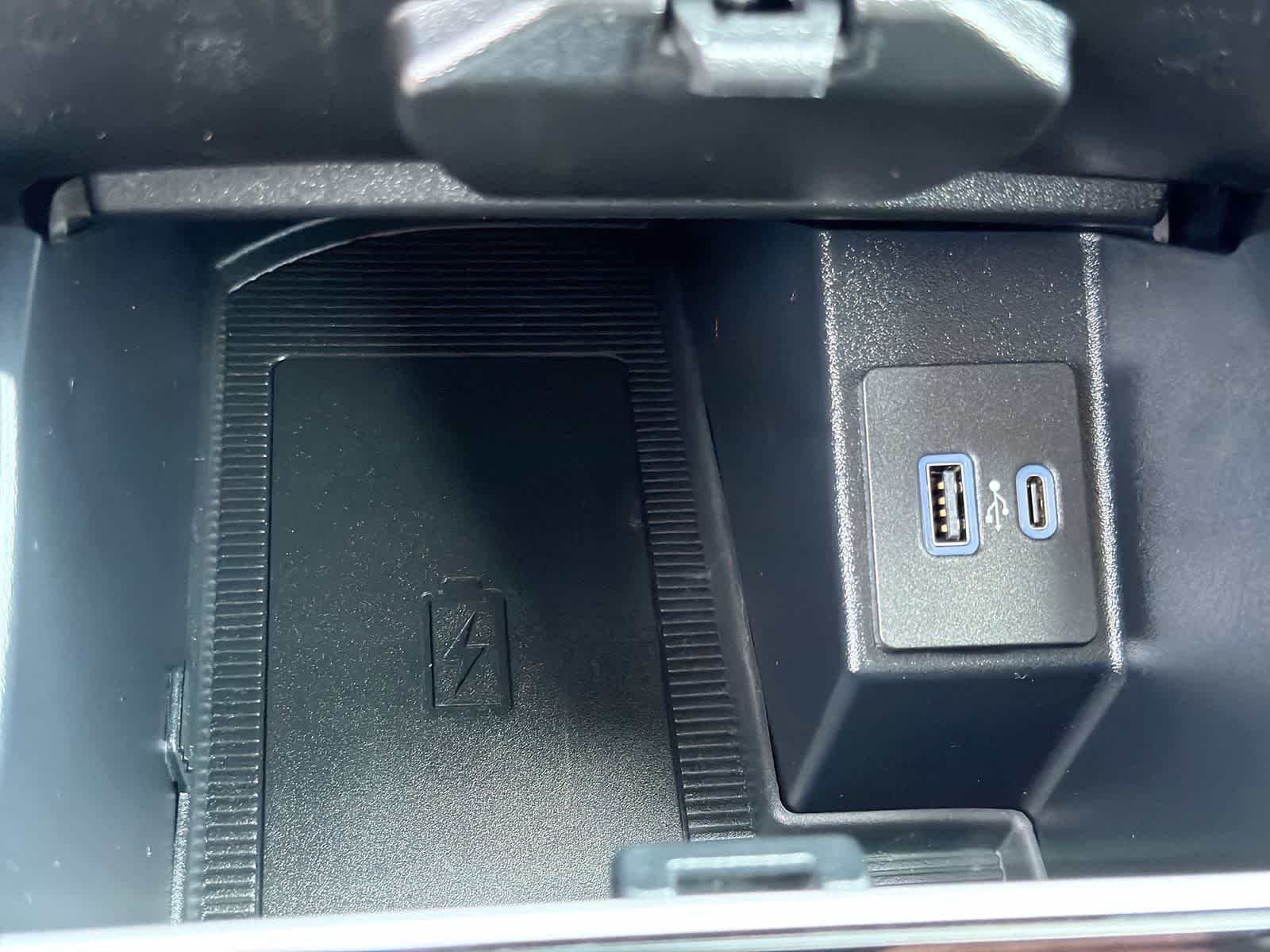 Used 2020 Magnetic Metallic Ford SEL image 33
