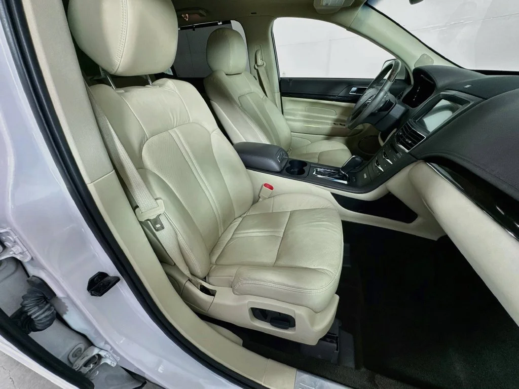 Used 2019 White Lincoln Standard image 36