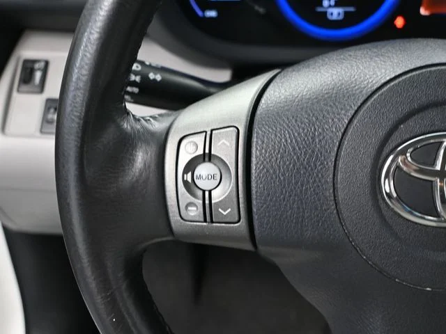 2012 Toyota RAV4 EV - Photo 24