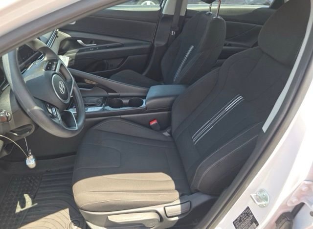 Certified Used 2025 White Hyundai Blue image 6